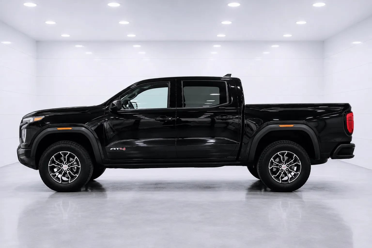 Used 2024 GMC Canyon AT4 AWD/4WD image 2