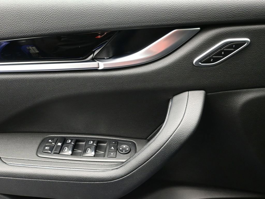 Used 2023 Maserati Levante Modena image 16