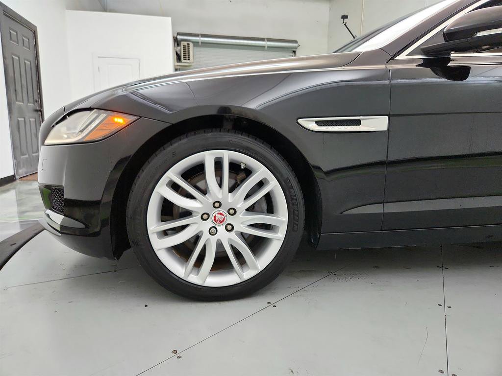 Used 2016 Jaguar XF Prestige RWD image 31