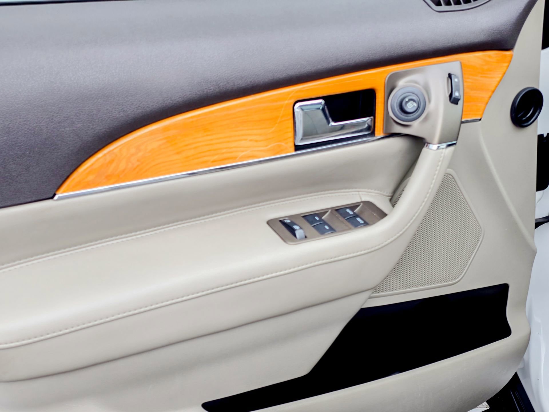 Used 2015 Lincoln MKX FWD w/ Equipment Group 102A image 24