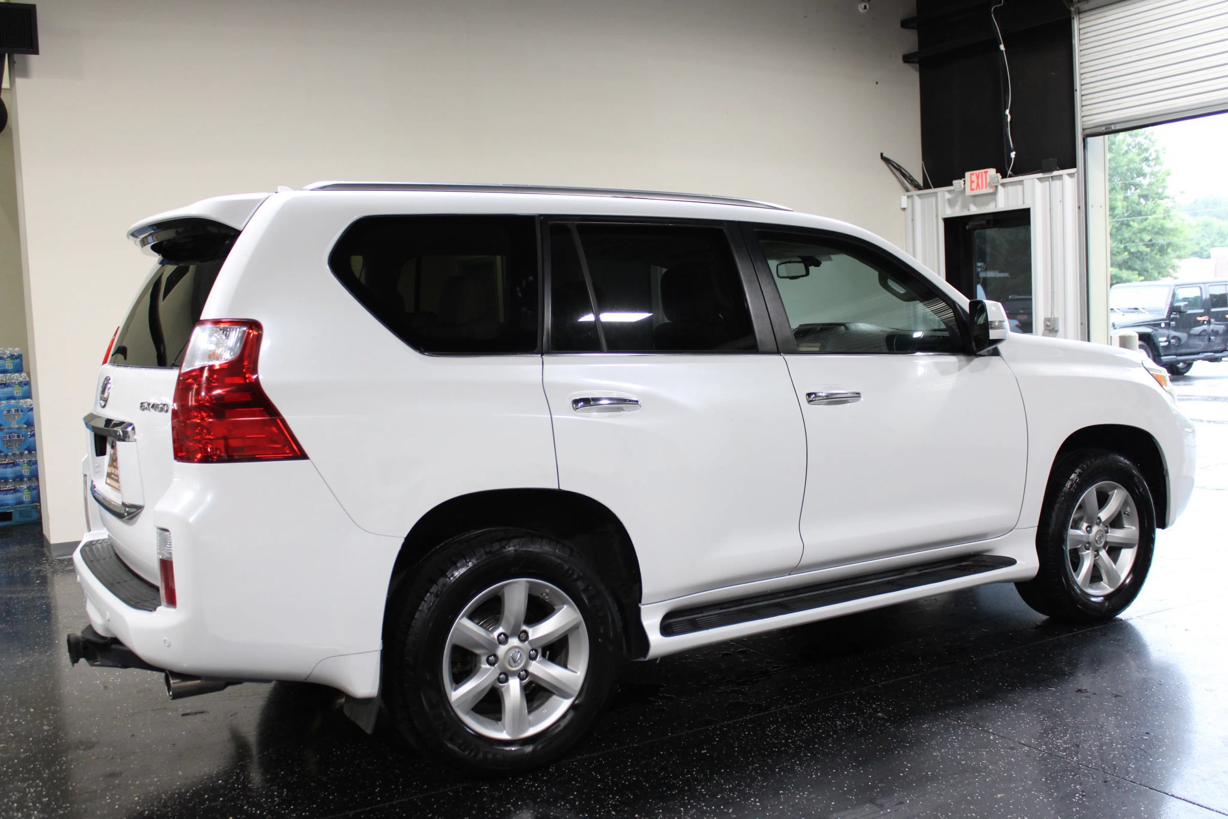 Used 2011 Lexus GX 460 w/ Comfort Plus Pkg AWD/4WD image 3