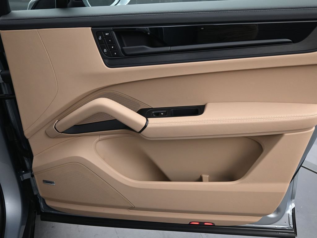 Certified 2025 Porsche Cayenne GTS image 18