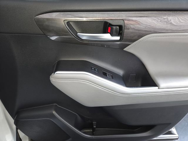 Used 2023 Toyota Highlander Limited image 26