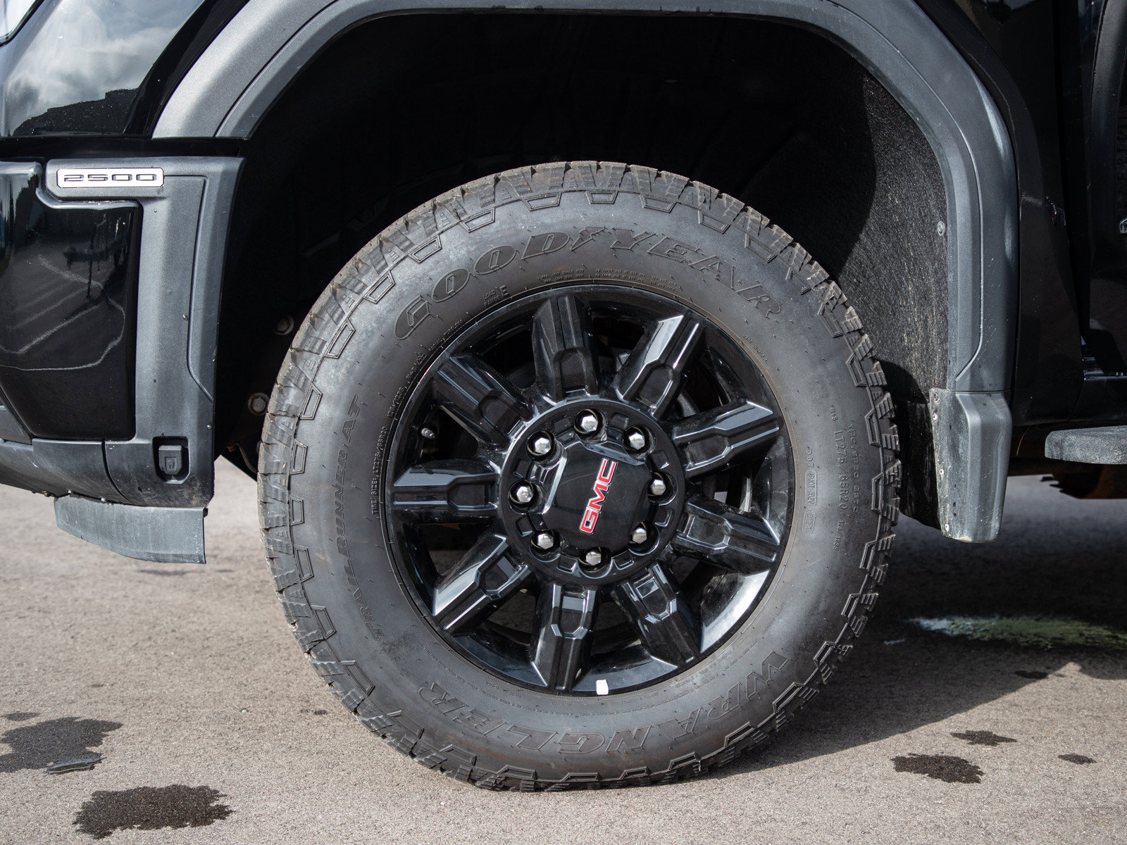 Used 2024 GMC Sierra 2500 AT4 w/ Technology Package AWD/4WD image 34