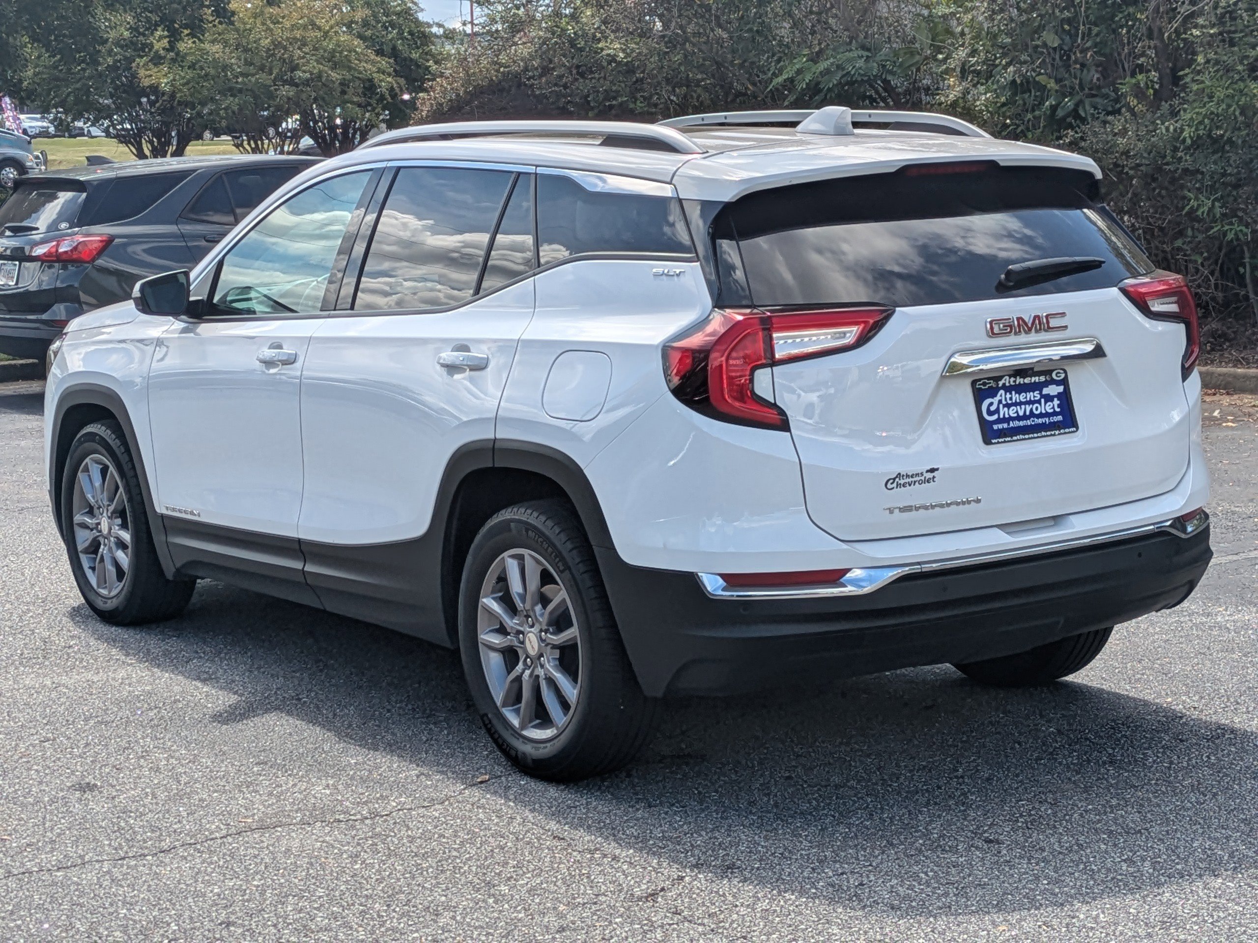 Used 2022 GMC Terrain SLT w/ Infotainment Package II image 6