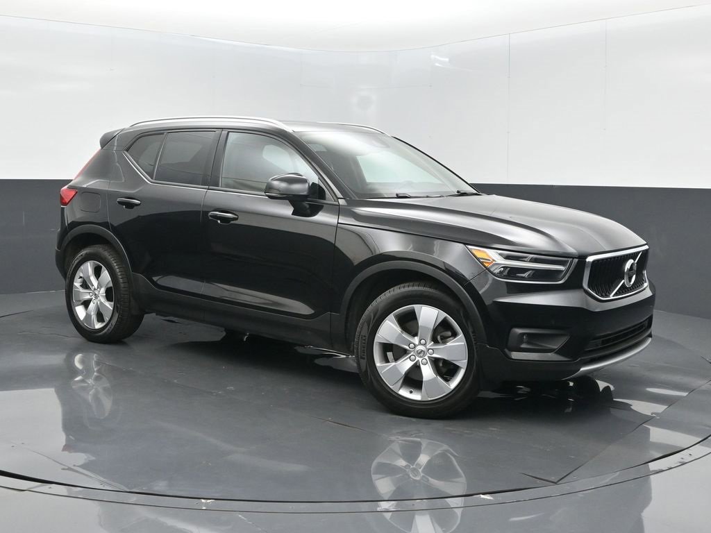 Used 2022 Volvo XC40 T5 Momentum