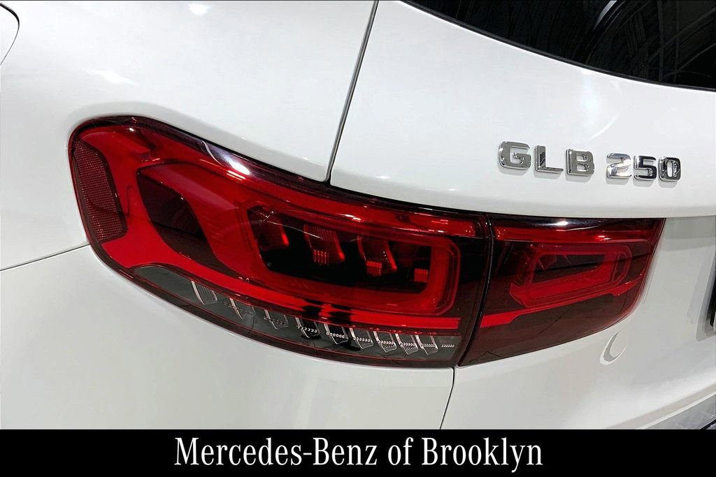 Used 2023 Mercedes-Benz GLB 250 4MATIC image 31