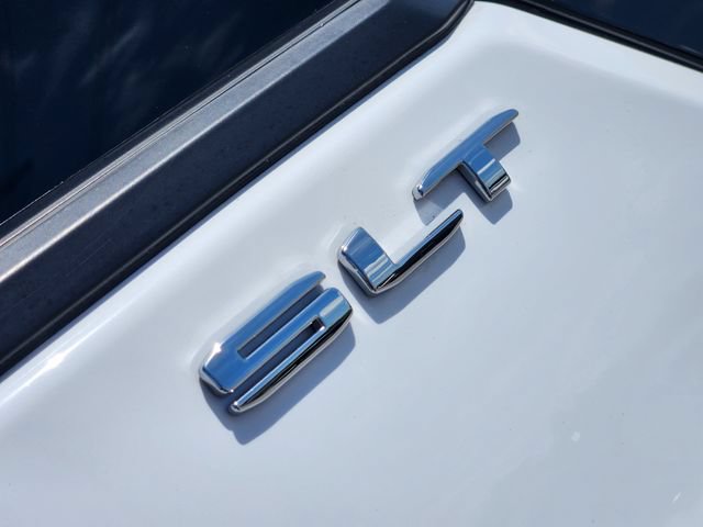 Used 2023 GMC Terrain SLT w/ Infotainment Package II FWD image 11