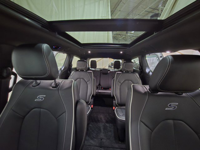 New 2026 Chrysler Pacifica Limited w/ S Appearance Package image 34