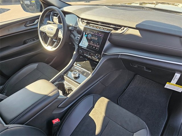 New 2025 Jeep Grand Cherokee Altitude image 16