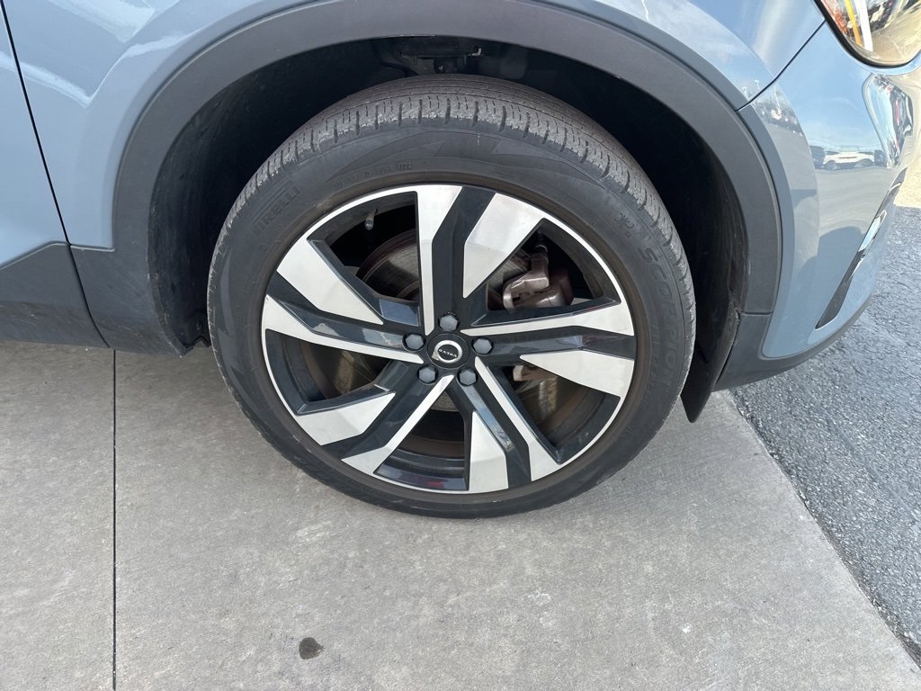 Certified 2023 Volvo XC40 B5 Ultimate w/ Protection Package Premier image 13