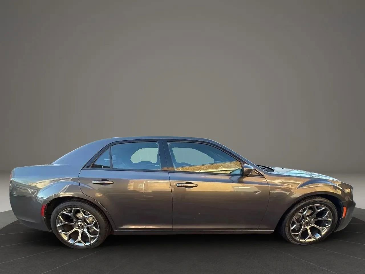Used 2016 Chrysler 300 S RWD image 4