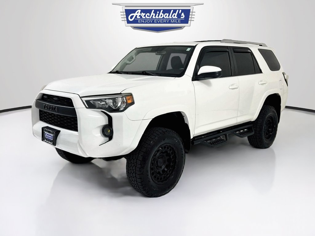 Used 2017 Toyota 4Runner SR5 AWD/4WD image 3
