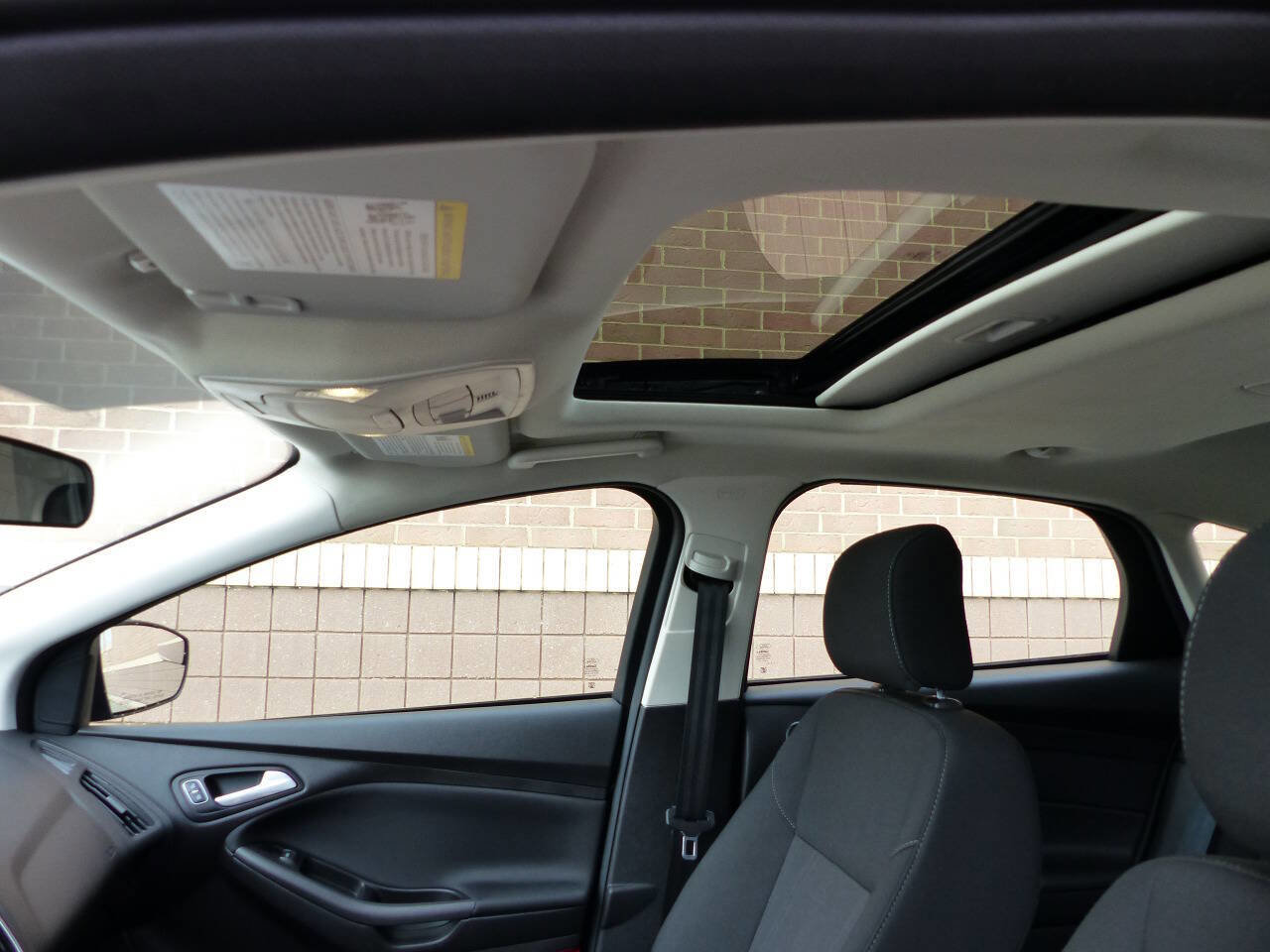 Used 2017 Ford Focus SEL image 18