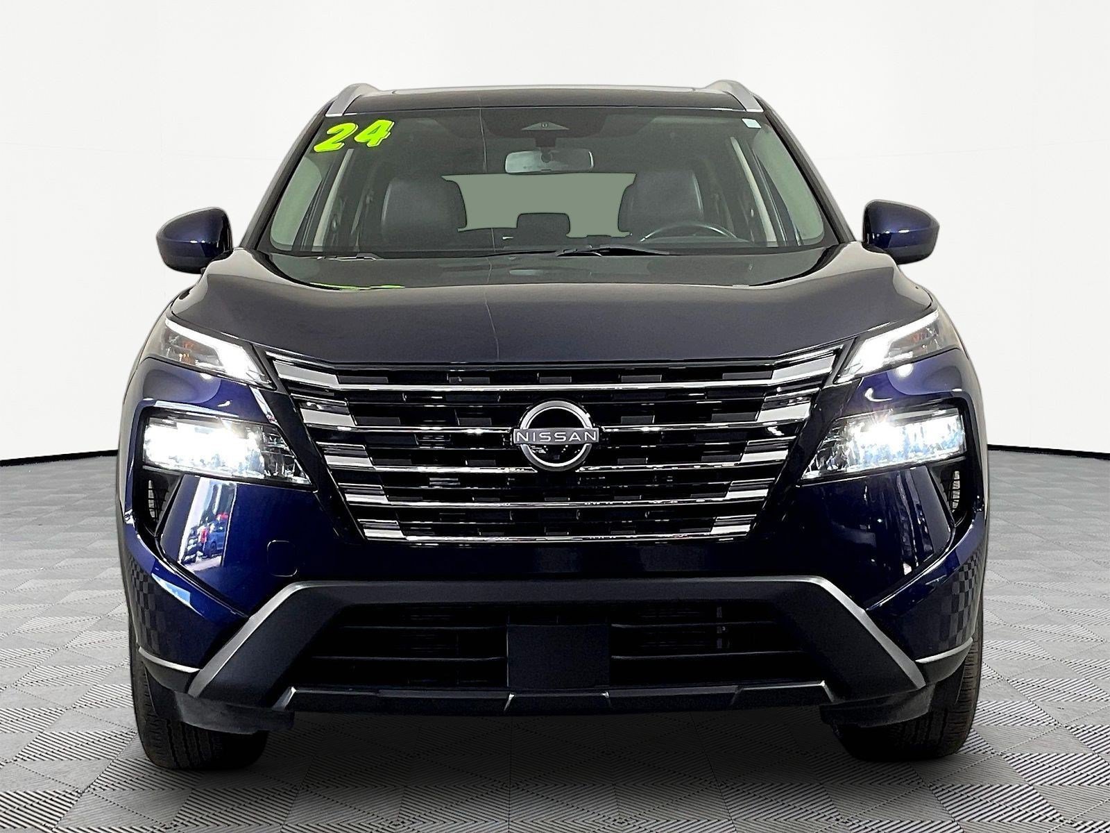 Used 2024 Nissan Rogue SV w/ SV Premium Package AWD/4WD image 2