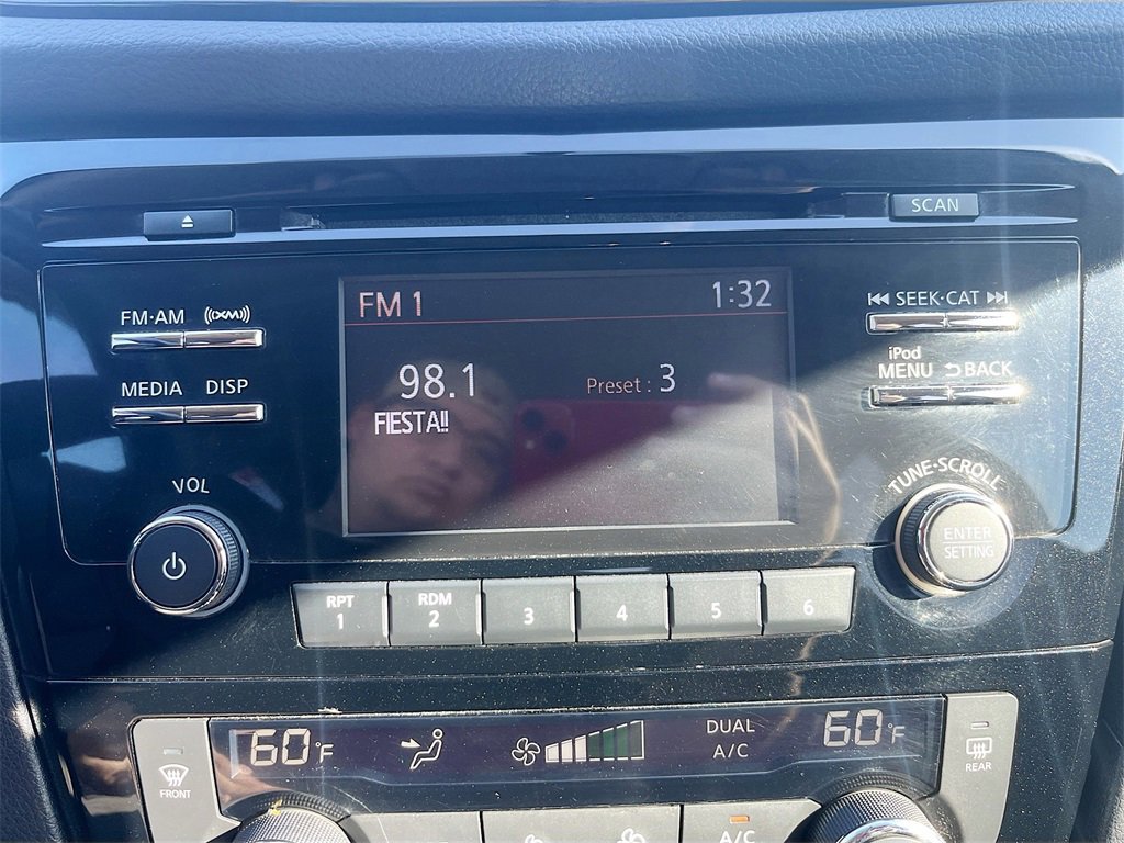 Used 2017 Nissan Rogue SV image 14