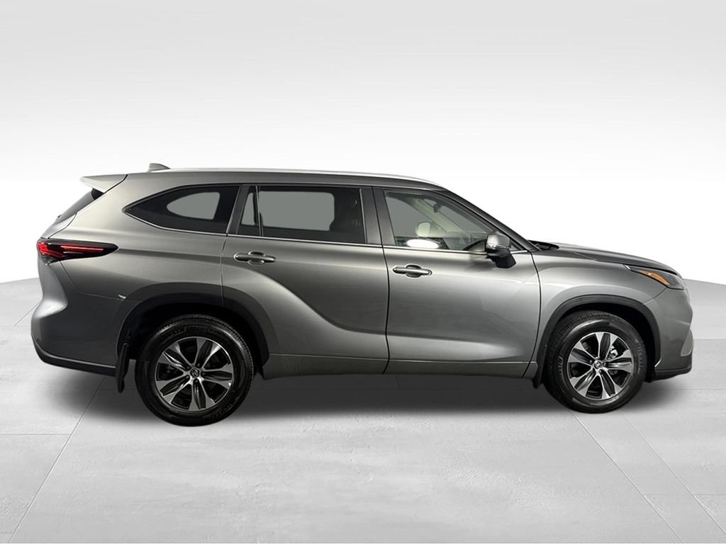 Used 2026 Toyota Highlander XLE AWD/4WD image 7