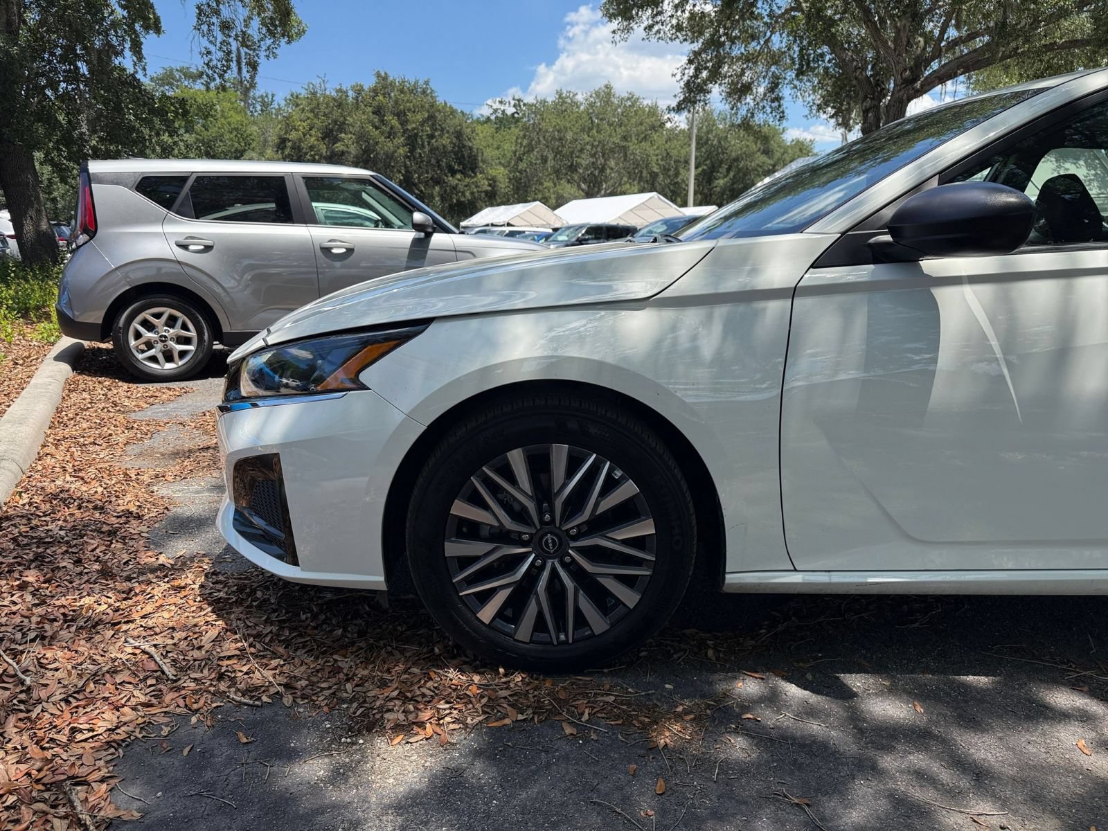 Used 2025 Nissan Altima 2.5 SV FWD image 10