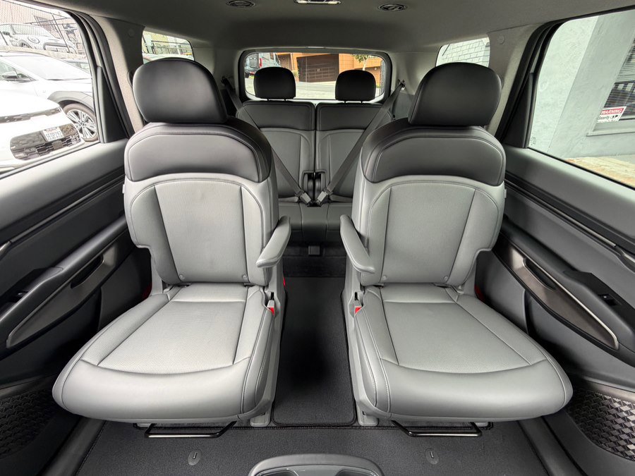 Used 2024 Kia EV9 Light Long Range RWD image 39
