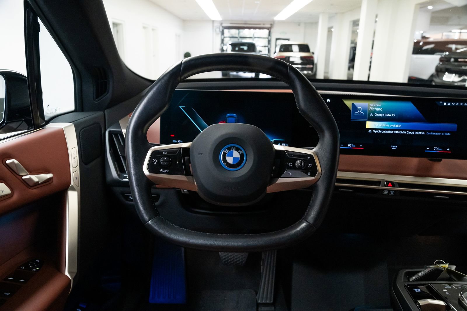 Used 2023 BMW iX xDrive50 w/ Sport Package image 12