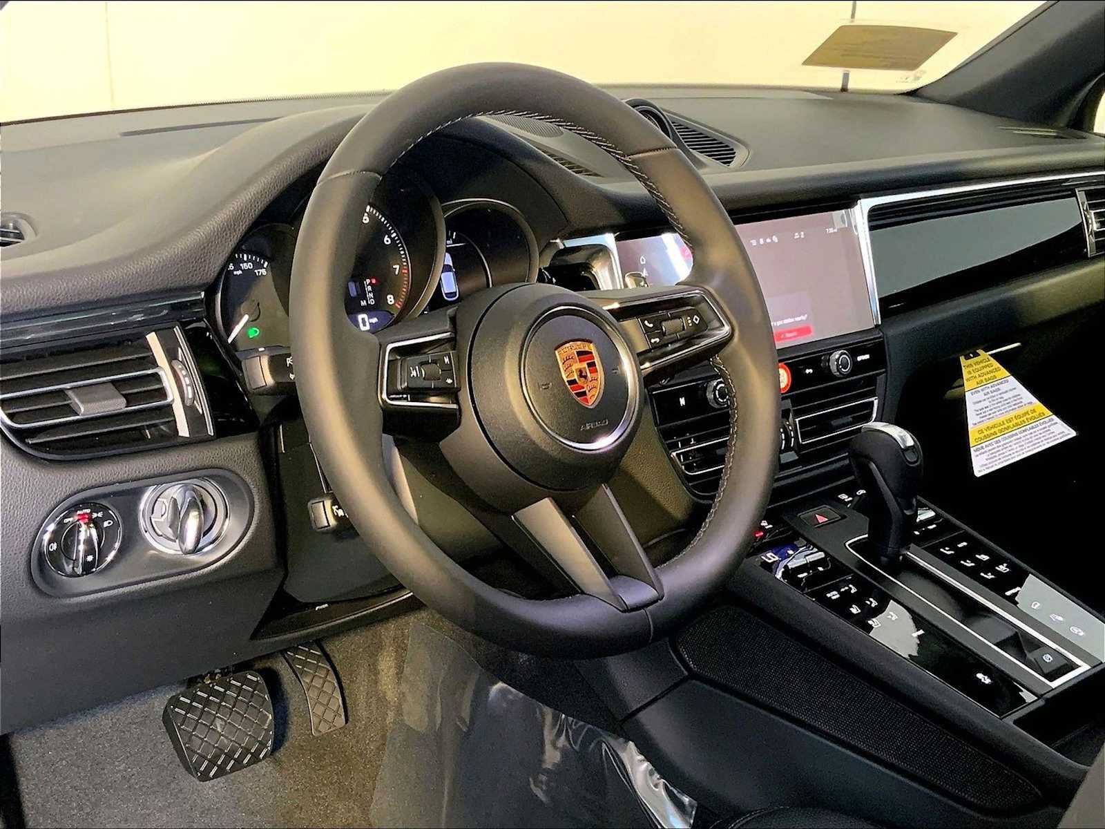 New 2026 Porsche Macan AWD/4WD image 4