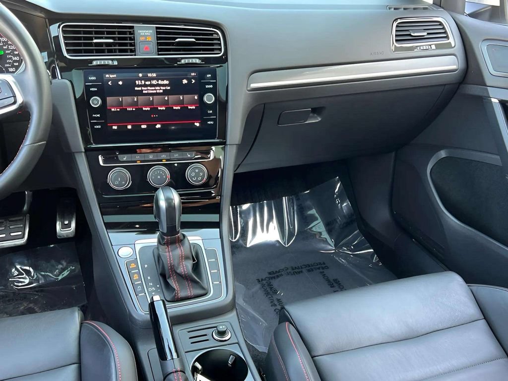 Used 2020 Volkswagen GTI SE FWD image 17