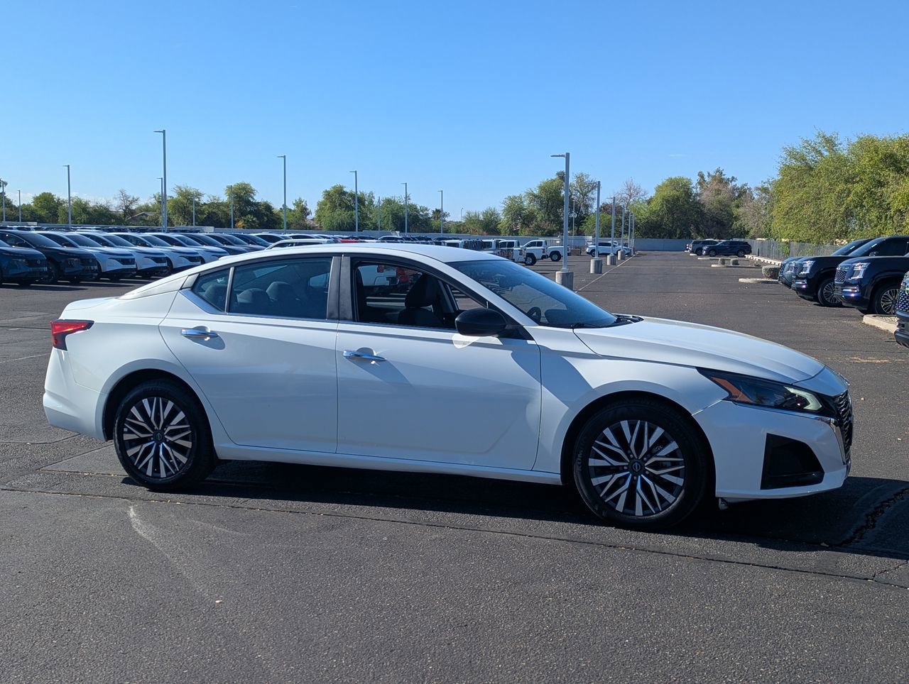 Certified 2025 Nissan Altima 2.5 SV image 9