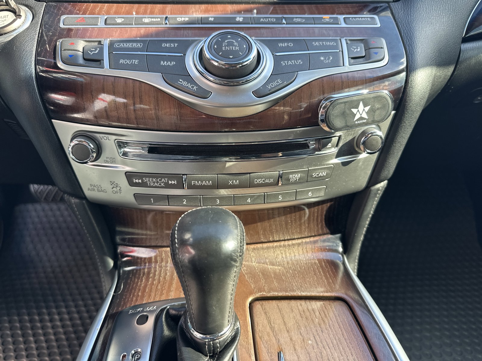 Used 2015 INFINITI Q70 L 5.6 w/ V8 Deluxe Technology Package RWD image 19