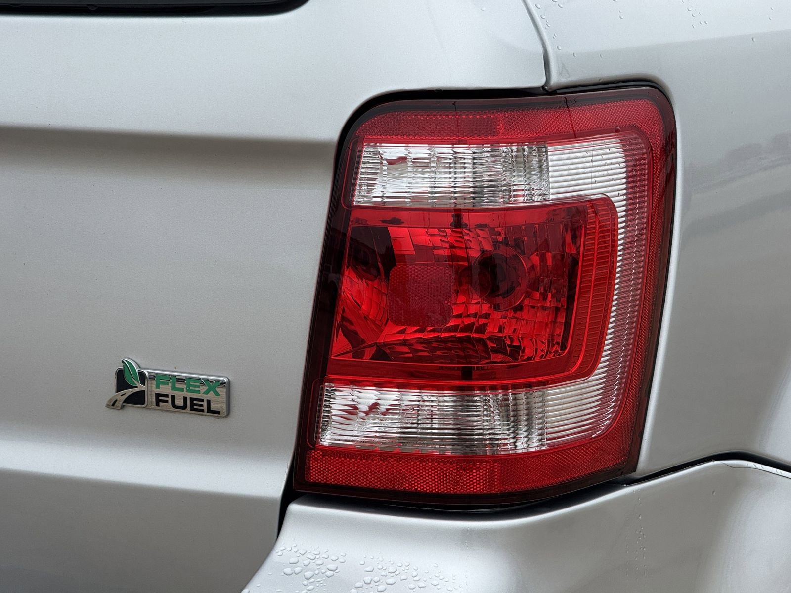 Used 2011 Ford Escape Limited w/ 301A Rapid Spec Order Code FWD image 11