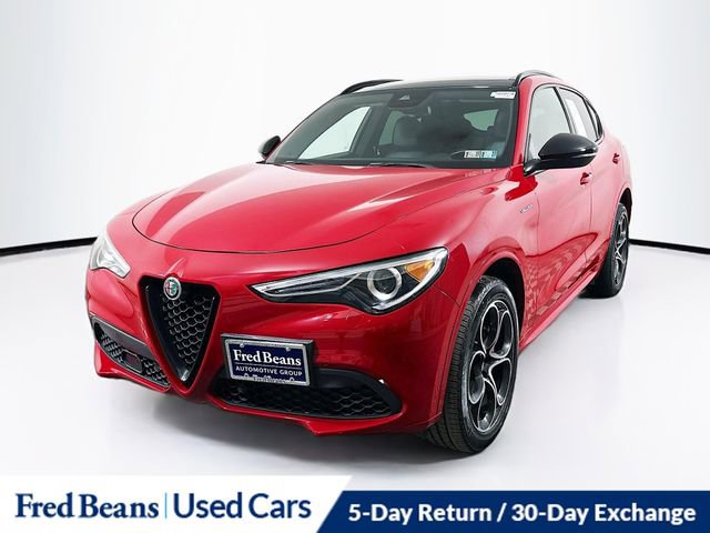 Used 2022 Alfa Romeo Stelvio Veloce image 3