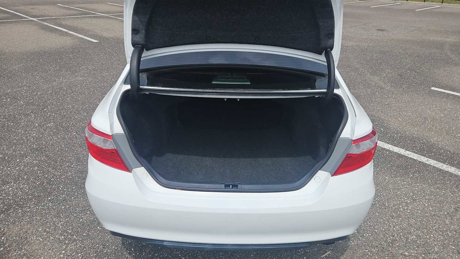 Used 2015 Toyota Camry SE FWD image 20