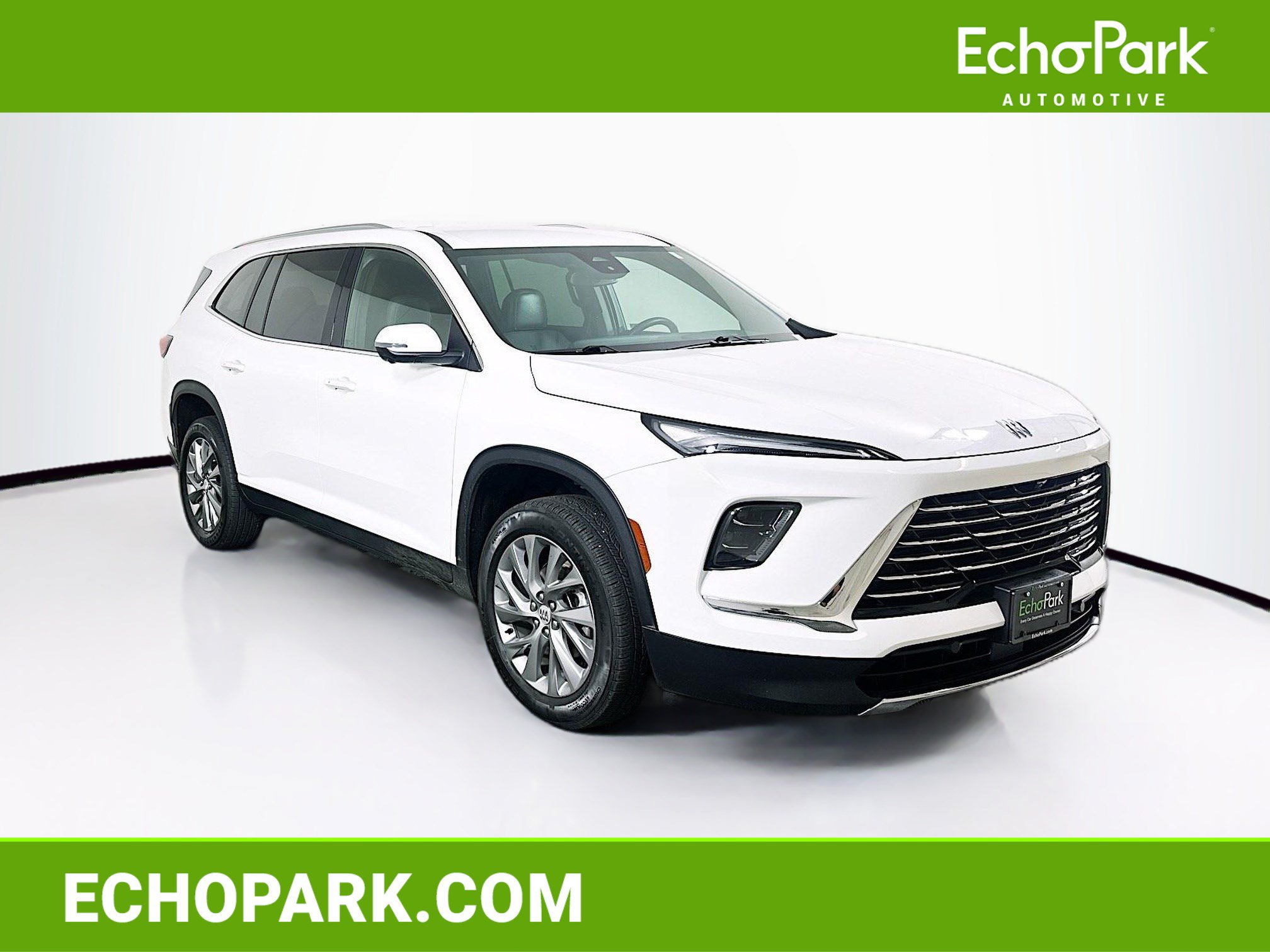 Used 2025 Buick Enclave Preferred FWD image 1