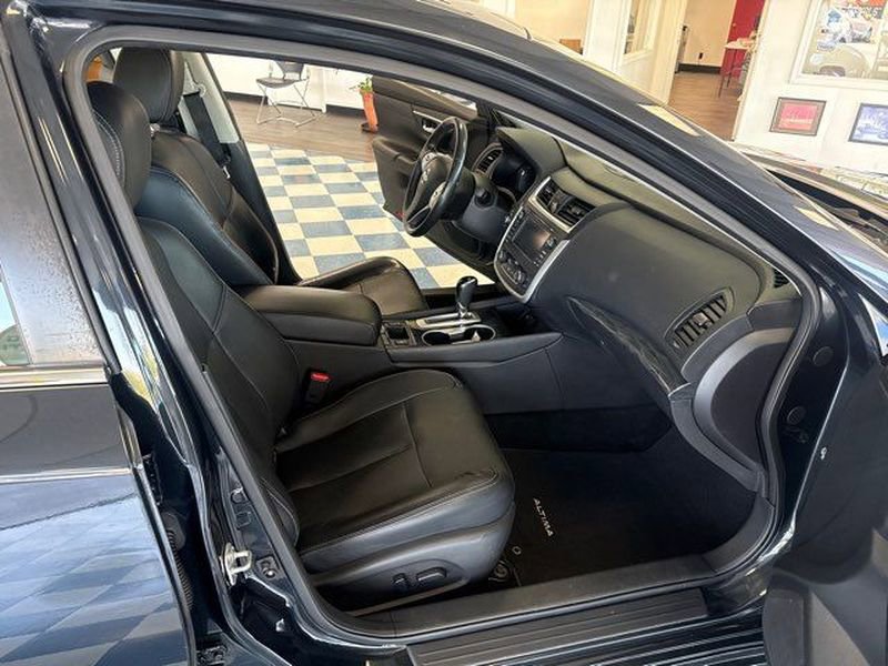 Used 2016 Nissan Altima 2.5 SL w/ 2.5 Technology w/LED Package image 13