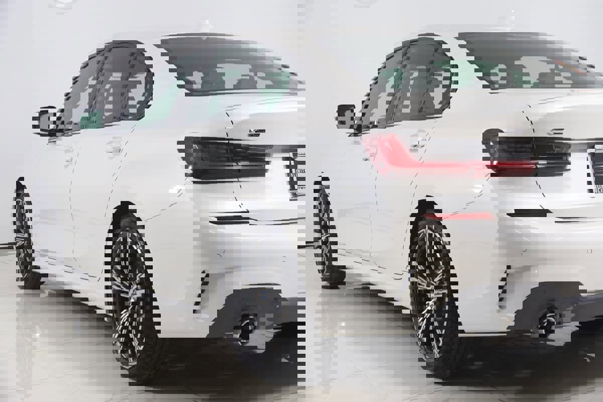 Used 2022 BMW 330i xDrive Sedan w/ M Sport Package image 23