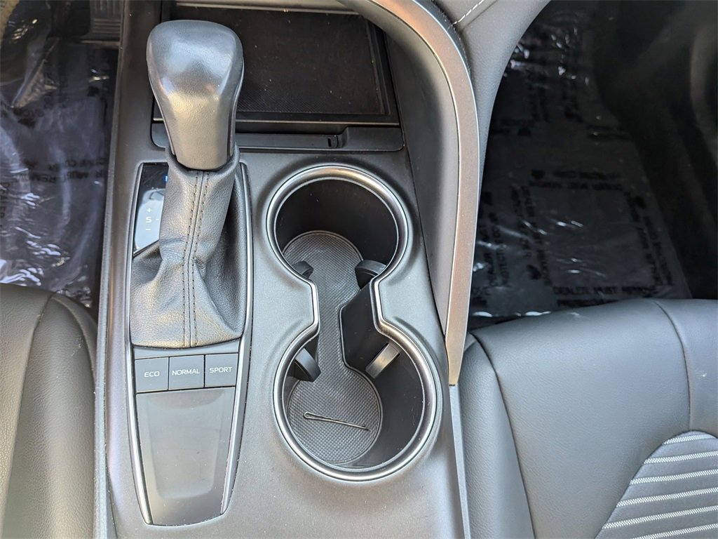 Used 2024 Toyota Camry SE image 21
