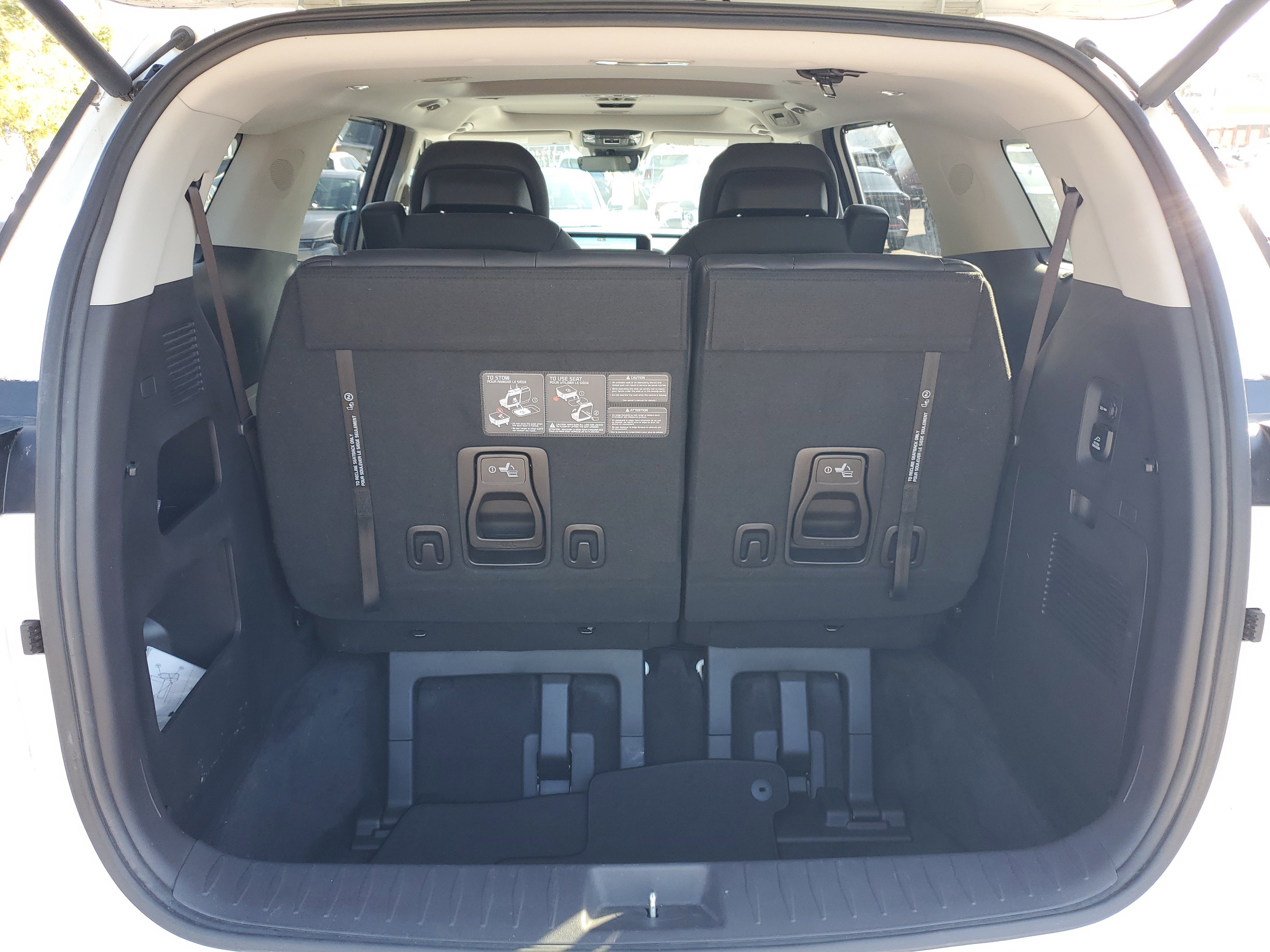 Used 2022 Kia Carnival SX Prestige image 14