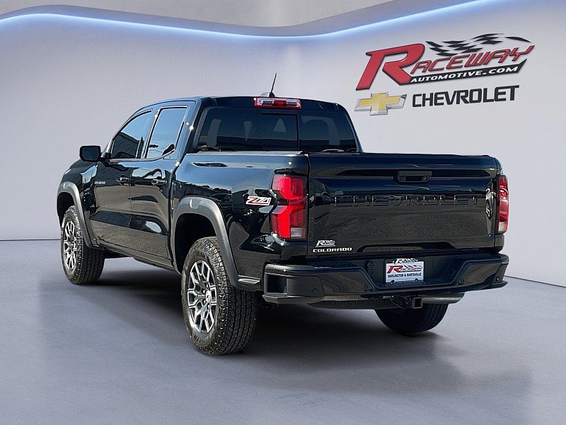 Used 2024 Chevrolet Colorado Z71 w/ Z71 Convenience Package 2 AWD/4WD image 3