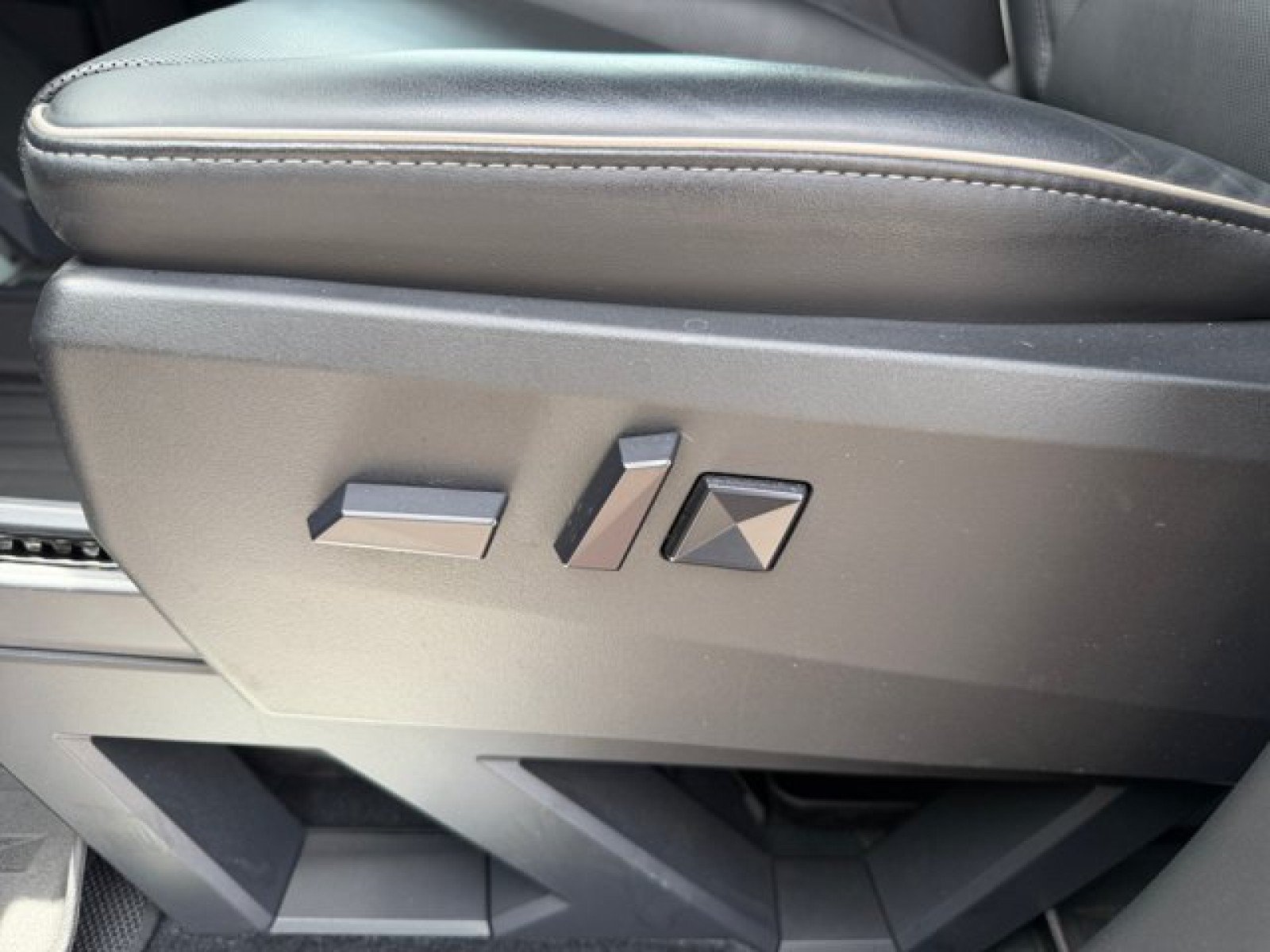 Used 2024 Tesla Cybertruck AWD Crew Cab image 10