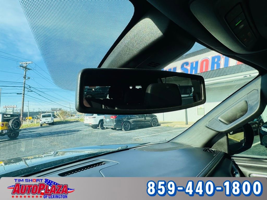 Used 2022 Chevrolet Suburban LT w/ Luxury Package image 39