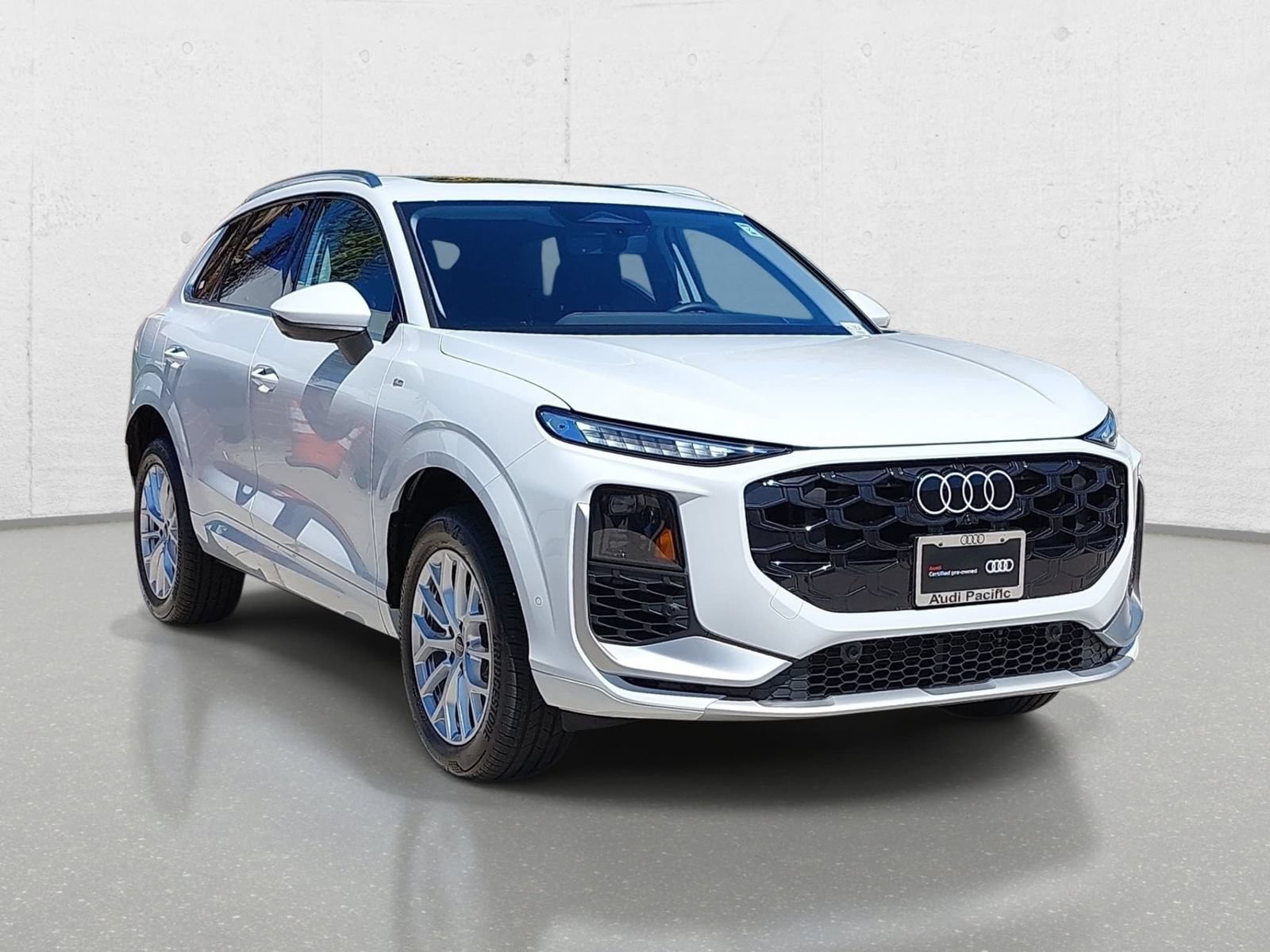 Certified 2026 Audi Q3 quattro 2.0T AWD/4WD image 3