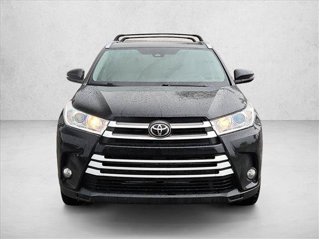 Used 2019 Toyota Highlander XLE FWD image 2