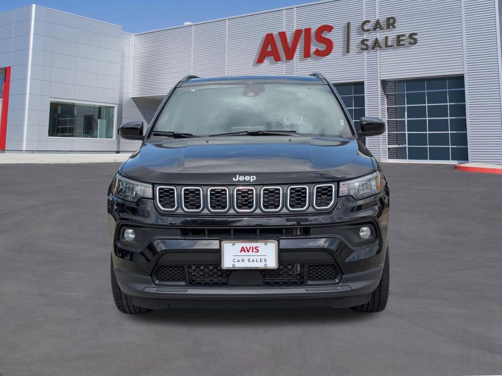Used 2025 Jeep Compass Latitude w/ Sun & Sound Group image 2