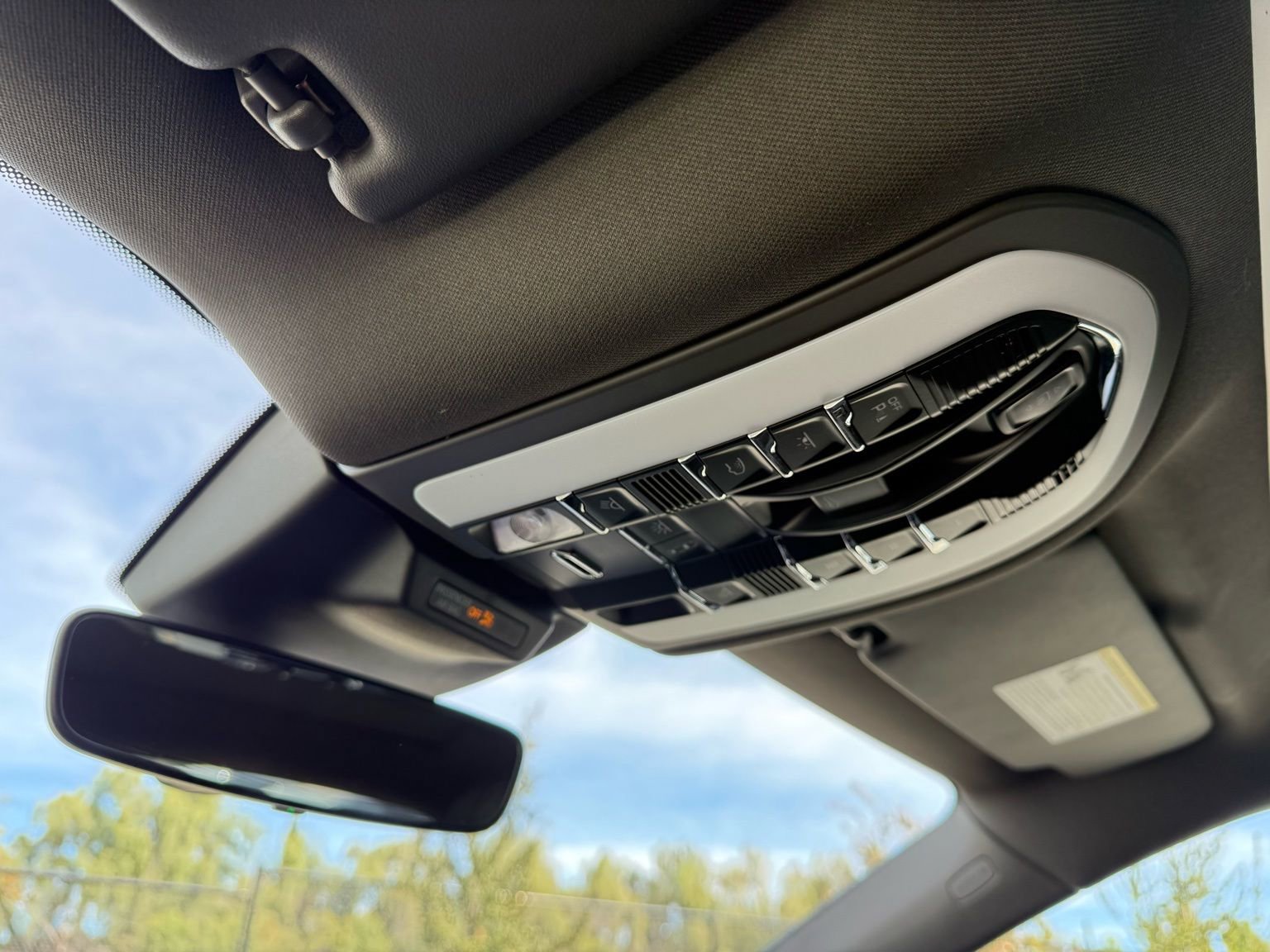 Used 2025 Porsche Macan image 17