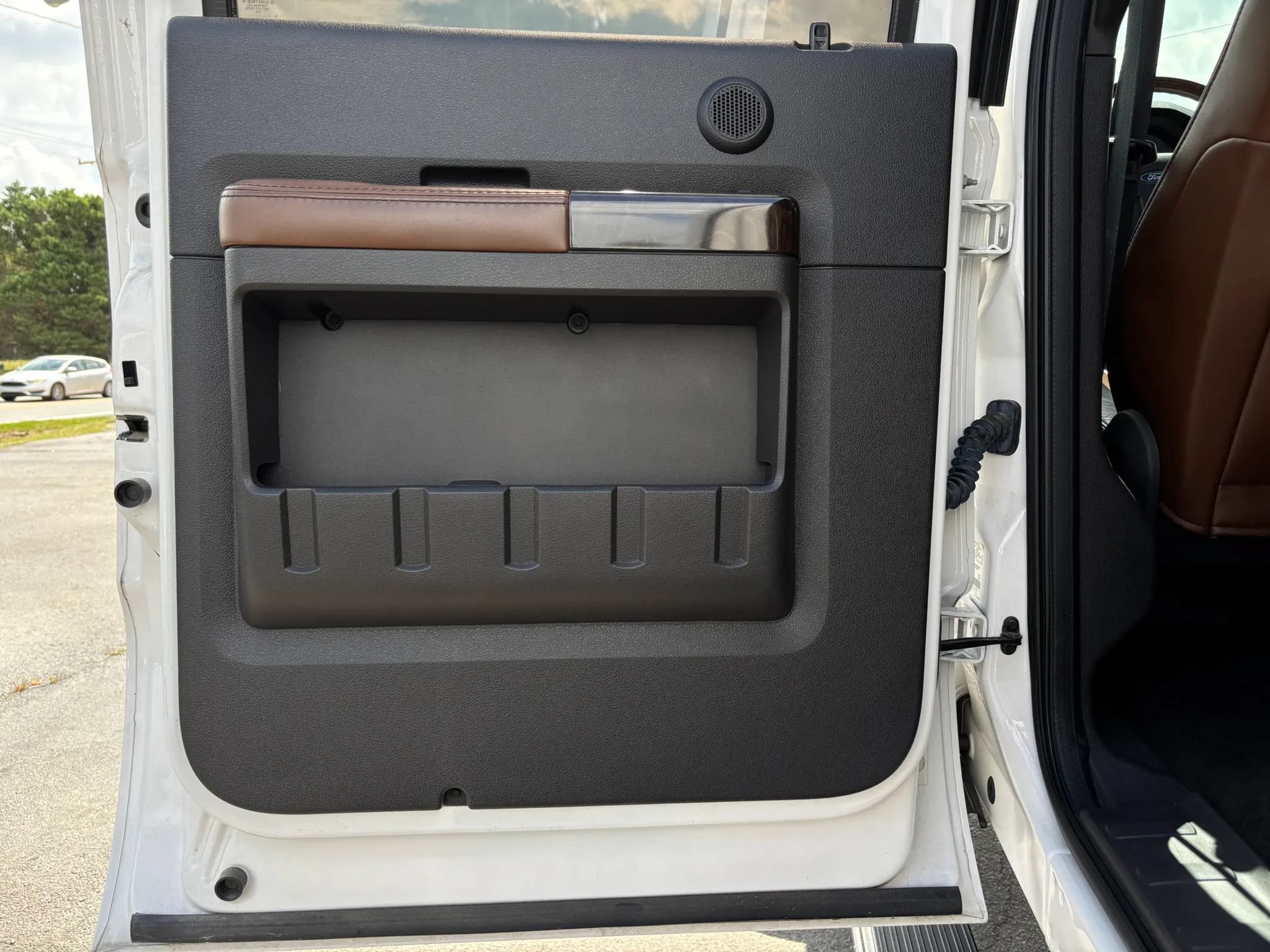 Used 2014 Ford F250 Platinum w/ FX4 Off-Road Package AWD/4WD image 24