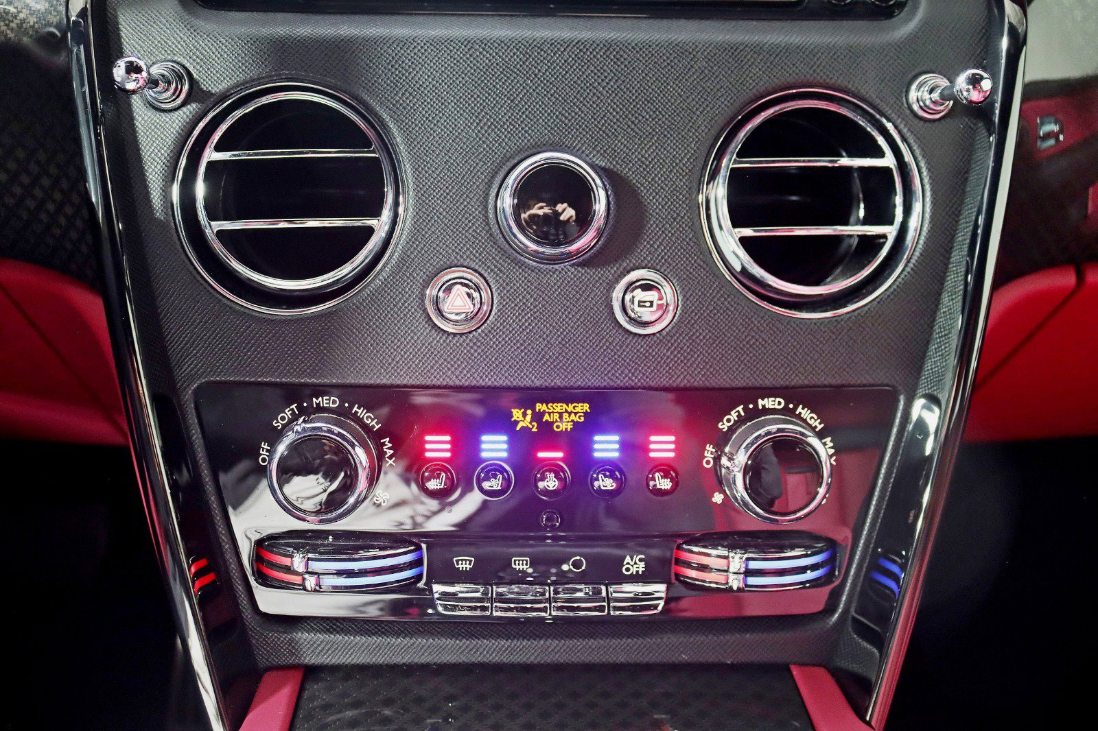 Used 2023 Rolls-Royce Cullinan Black Badge w/ Driver's Package image 32