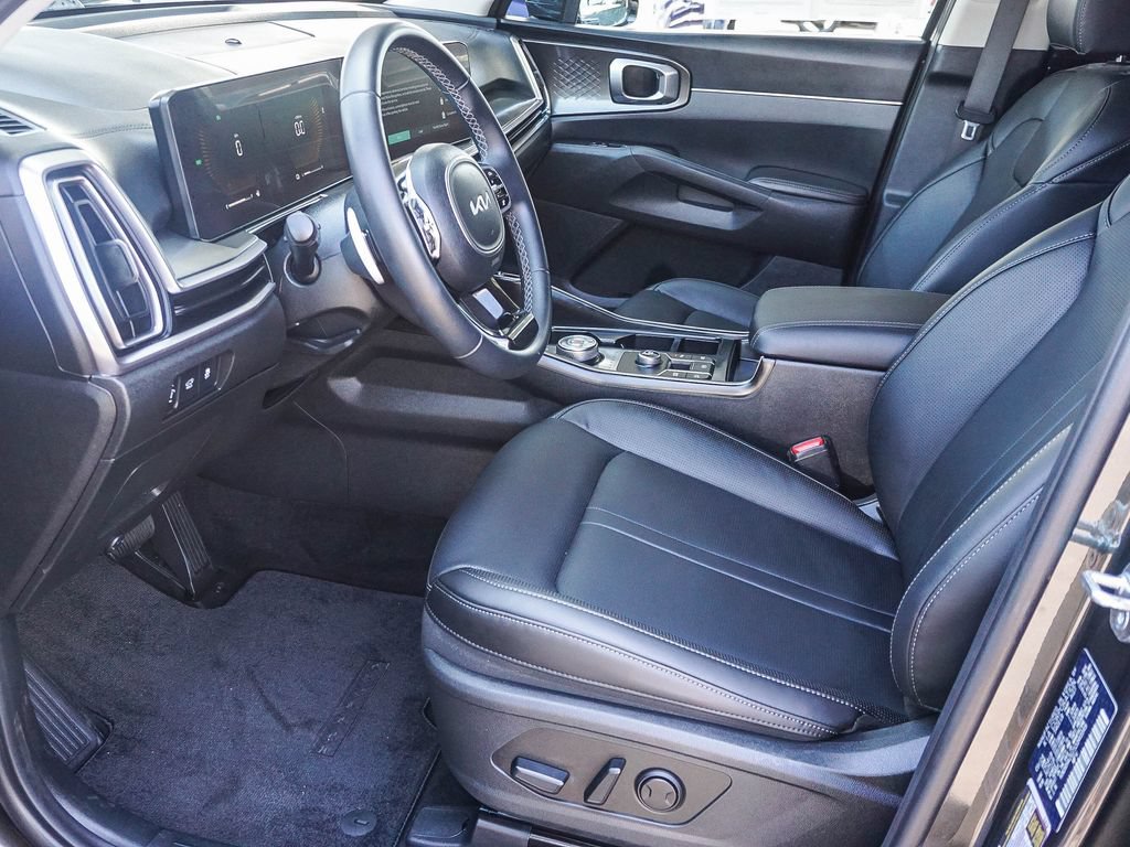 Certified 2025 Kia Sorento EX FWD image 18