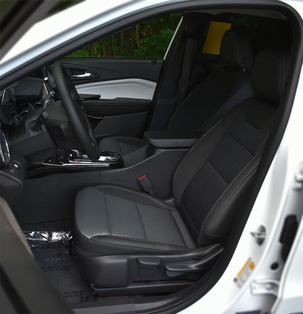 New 2026 Chevrolet Trax LT w/ Sunroof Package FWD image 7