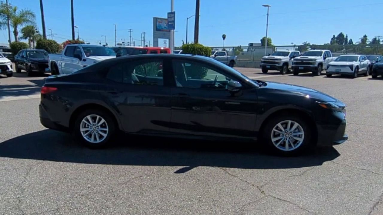 Used 2025 Toyota Camry LE image 9