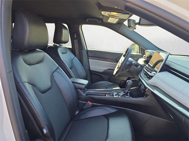 Used 2024 Jeep Compass Latitude image 15