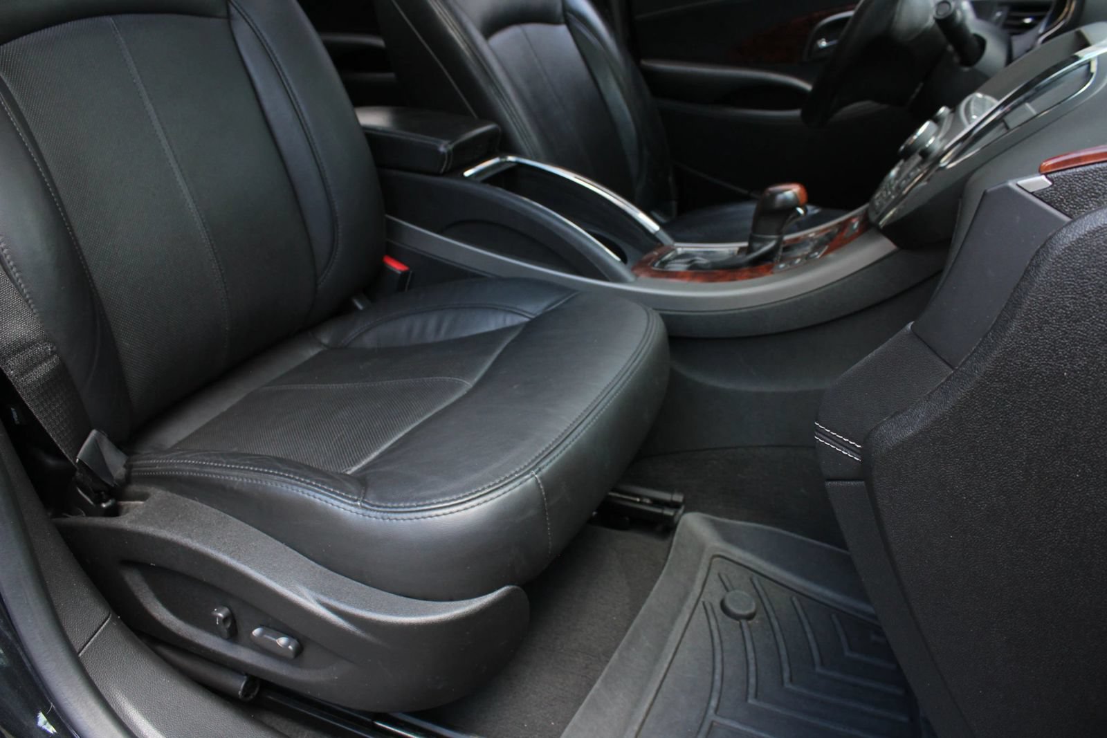 Used 2013 Buick LaCrosse Touring FWD image 29